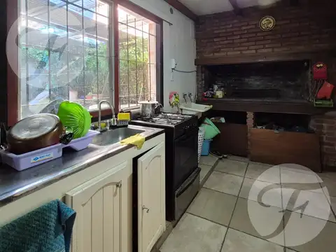 Viví Río Tala – Casa con gran parque y galería social