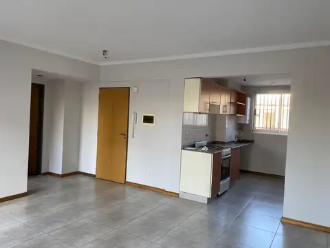 Departamento en Alquiler en Villa Ballester, $ 600.000