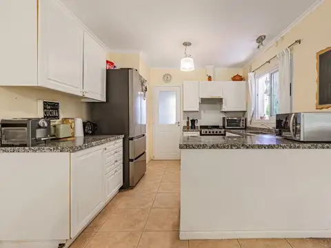 Casa 6 ambientes con 4 baños
