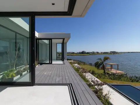 Casa al lago central en venta 4 dormitorios en suite
