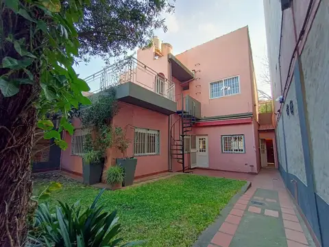 VENTA CASA CON JARDÍN EN LOTE PROPIO - PARQUE CHAS