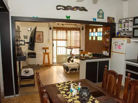 PH de 5 ambientes en venta en Sarandí con jardín