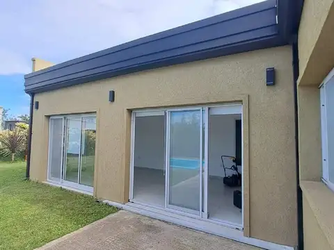Casa 4 ambientes con 3 baños