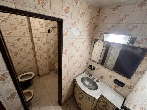 Casa en alquiler 5 ambientes en Moron Sur apto profesional o vivienda 4 dormitorios