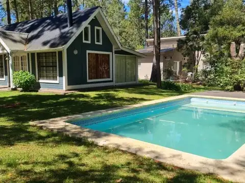 Casa en venta - 2 Dormitorios 2 Baños - 1045mts2 - Carilo