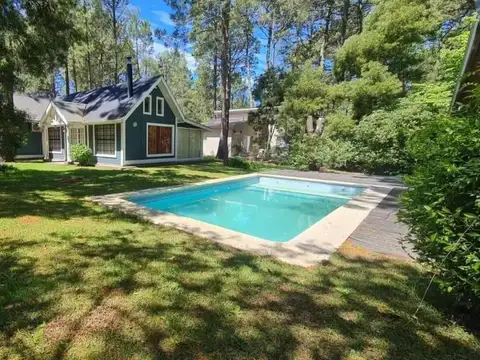 Casa en venta - 2 Dormitorios 2 Baños - 1045mts2 - Carilo