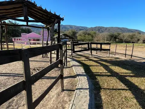 VENTA CASA DE CAMPO SOBRE RUTA EN RACO AMOBLADA