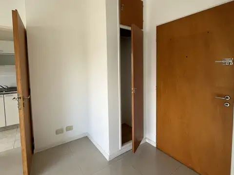 EXCELENTE DOS AMBIENTES MODERNO CON COCHERA FIJA CUBIERTA