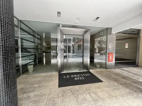 EXCELENTE DOS AMBIENTES MODERNO CON COCHERA FIJA CUBIERTA