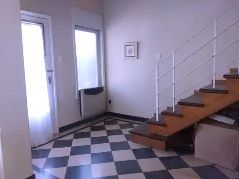 Casa 10 ambientes con 2 baños