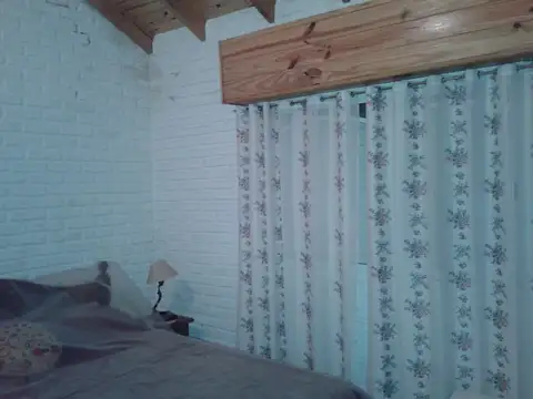 CASA DE CAMPO . Los 1300 M2 de superficie descubierta corresponde al PARQUE del chalet / valor x Hs