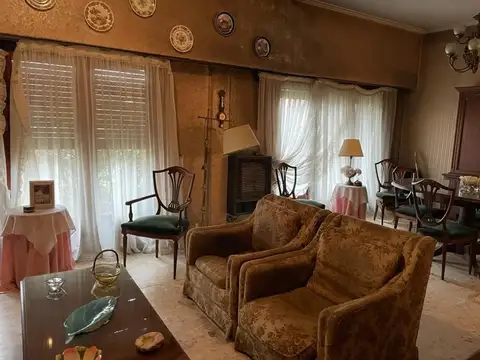 Casa en Venta con 4 cocheras