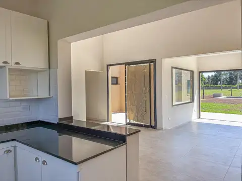 Casa en Venta con 4 cocheras