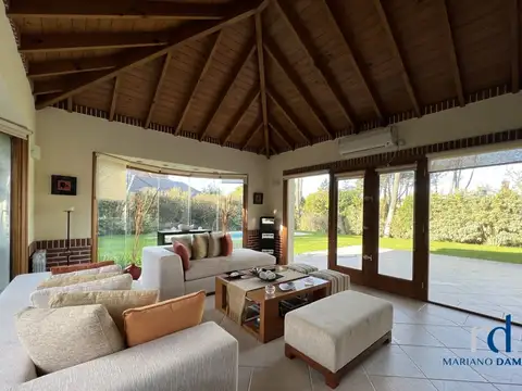 Casa en Venta con 1 cochera