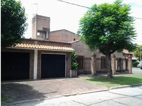 Casa 5 ambientes con 3 baños