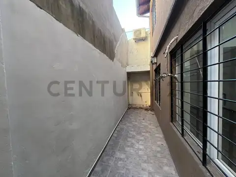 Excelente PH en Venta 4 Ambientes, Ubicado en Villa Real Tipo Casa, 2 Plantas. (Contra Frente)