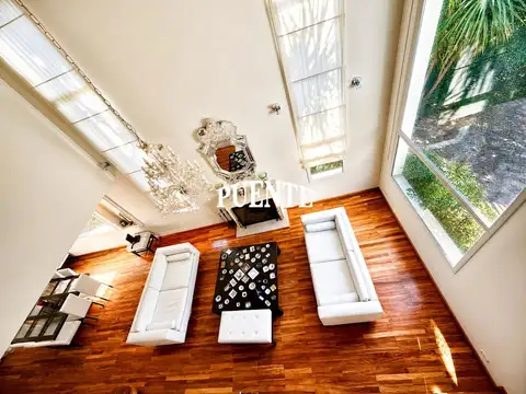Casa 7 ambientes con 4 baños