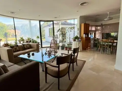Casa en Venta en Berazategui, USD 1.299.000