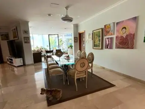 Exclusiva Casa en Venta en el Barrio Abril - Club de Campo