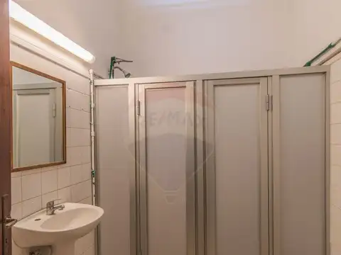 Casa 8 ambientes con 2 baños