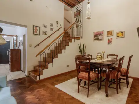 Casa en venta barrio echesortu ROSARIO 3 dormiotrios cochera terraza lavadero patio 2 plantas