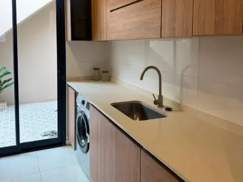 Depto Tipo Casa en Venta con 1 cocheras