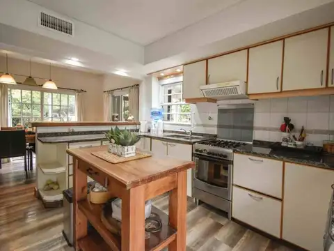 Casa 5 ambientes con 2 baños