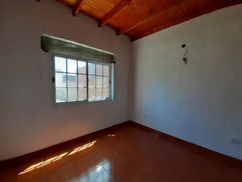 Casa 3 ambientes con 1 baño