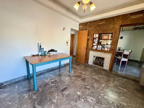 Casa en planta alta de 2 dormitorios - Leguizamon 940