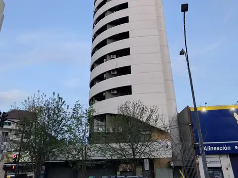DEPARTAMENTO AMPLIO CON VISTA AL RIO Y COCHERA EN EL MISMO EDIFICIO