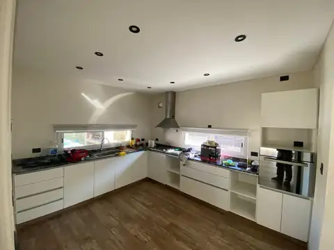 Casa en Alquiler en Pilar del Este - Santa Lucia, USD 1.500