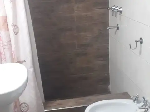 Casa 2 ambientes con 1 baño