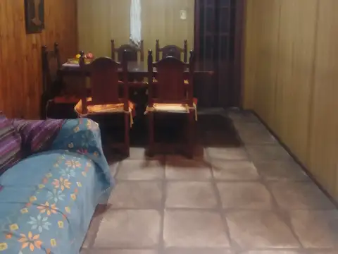 Casa ideal dos familias, en lote propio..