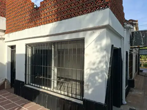 Local en Alquiler en Villa Gobernador Galvez, $ 370.000