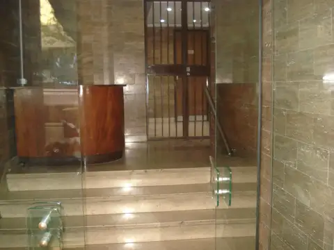 OFICINA 39 M2 AL FRENTE CON SALA PRIVADA Y BAÑO. MARIANO ACOSTA AL 100 AVELLANEDA.