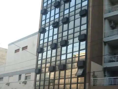 OFICINA 39 M2 AL FRENTE CON SALA PRIVADA Y BAÑO. MARIANO ACOSTA AL 100 AVELLANEDA.