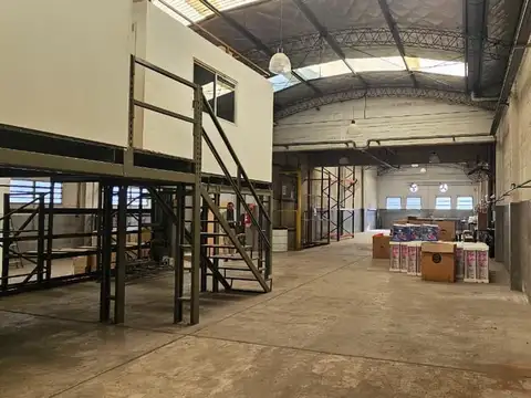 V. LYNCH - GALPÓN 1350 m2 c/GAS F. MÓTRIZ T3 - Z/IND.TEC