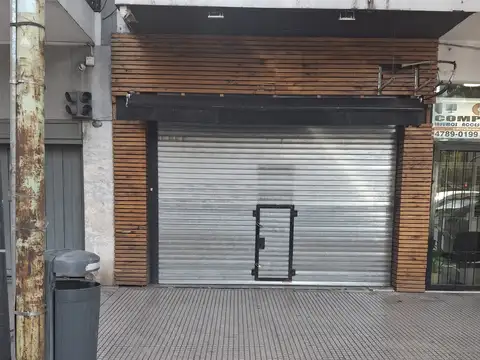 Belgrano hermoso local zona comercial bajas expensas . altillo  baño,  cortina metálica, . a mts de av juramento