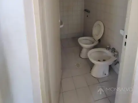 Casa 9 ambientes con 3 baños