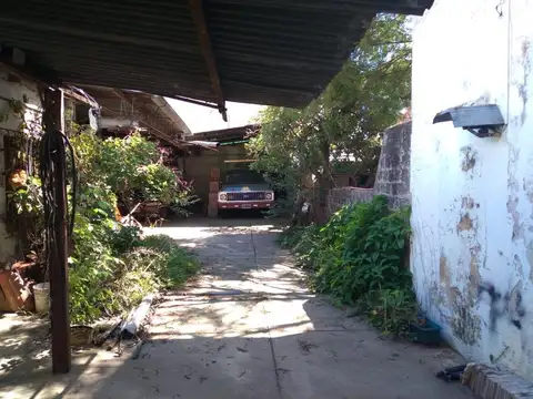 LOCAL sobre avenida PH con vivienda en PA