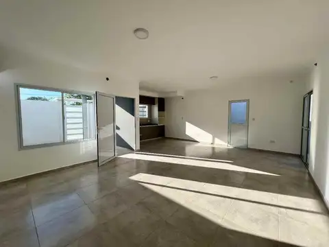Casa 3 ambientes con 1 baño