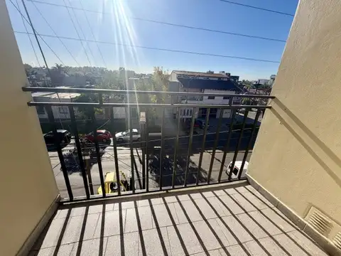 Departamento en Alquiler en Villa Luzuriaga, $ 650.000