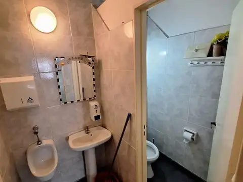 VILLA REAL. VIRGILIO 2800. Local 200 mts. 2 baños SIN EXPENS