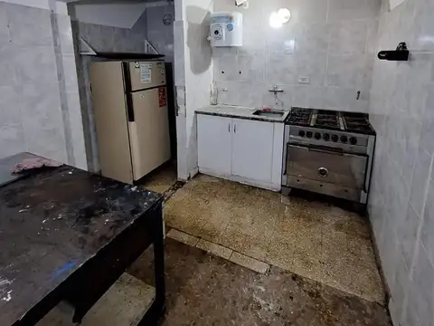 VILLA REAL. VIRGILIO 2800. Local 200 mts. 2 baños SIN EXPENS