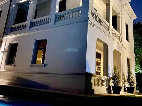Excelente casona de estilo en inmejorable zona de Adrogue 
