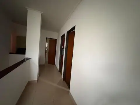 CASA EN VENTA LOS HORNOS 3 DORMITORIOS JARDIN