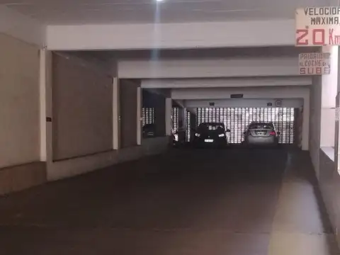 COCHERA EN VENTA  -  PLENO CENTRO - EN PLANTA BAJA
