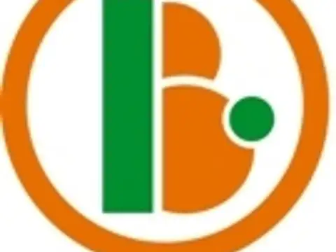 COCHERA EN VENTA  -  PLENO CENTRO - EN PLANTA BAJA