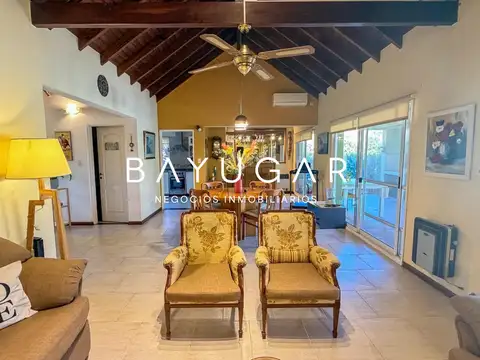 Casa en Venta con 4 cocheras