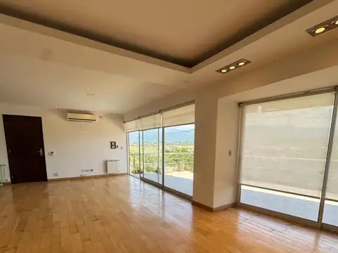 Departamento en Venta en Barrio Grand Bourg, USD 230.000